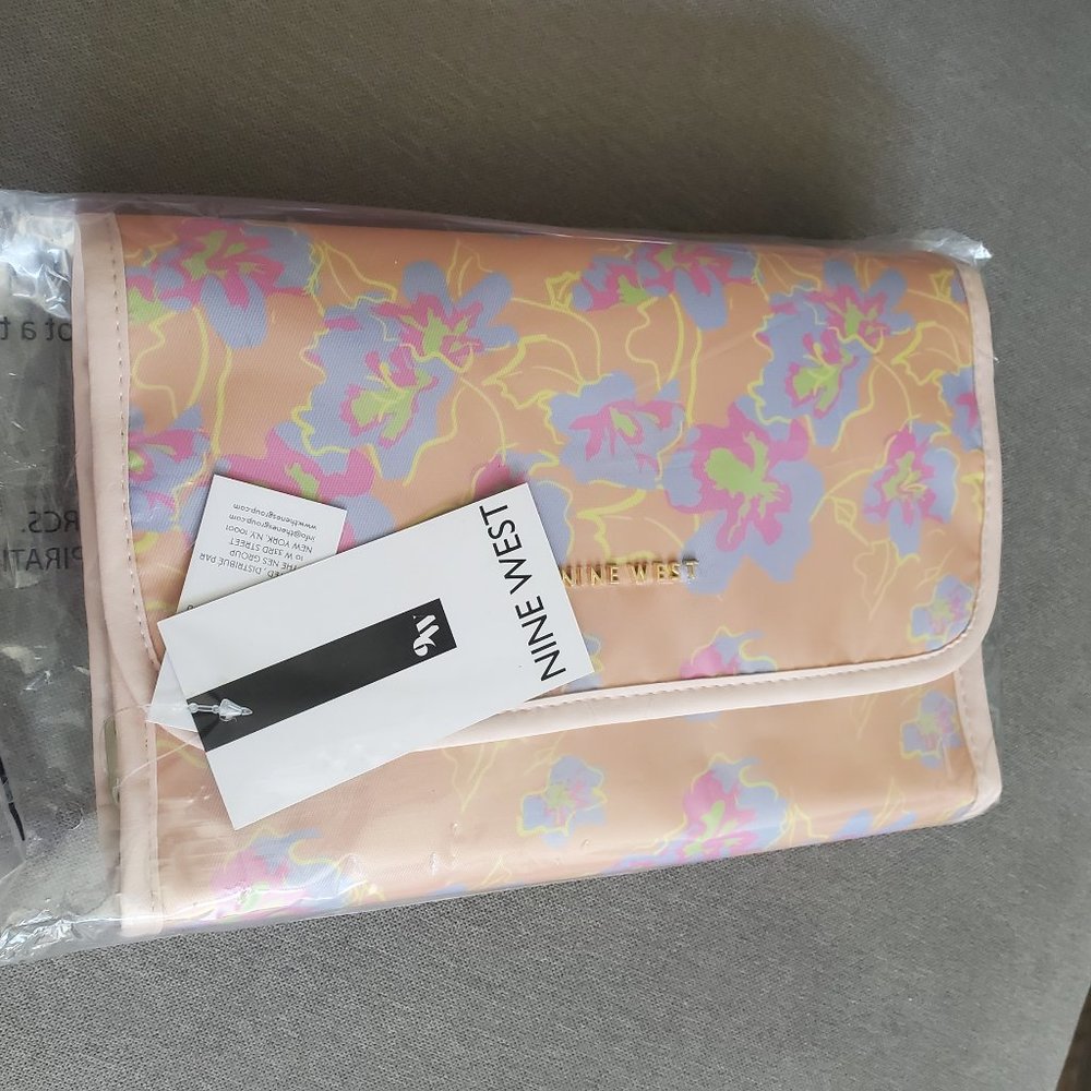 Nine West travel organizer - FabFitFun - NWT in overwrap